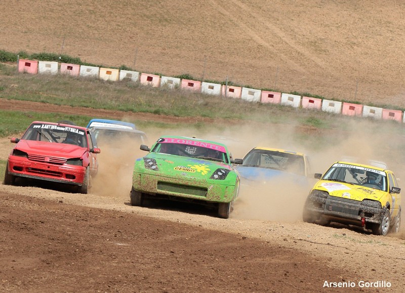 Emocionante y accidentado Autocross de Mendavia